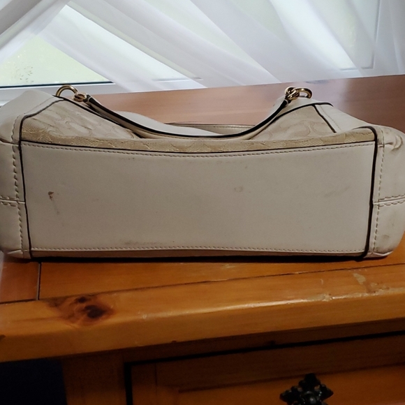 Coach Shoulder - Picture 4 of 6